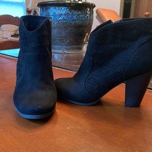 Nine West booties, size 8